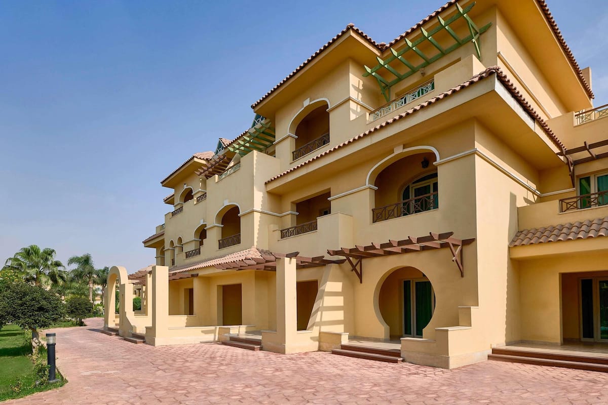 Hochwertige Bettwaren, Betten mit Memory-Foam-Matratzen, Minibar