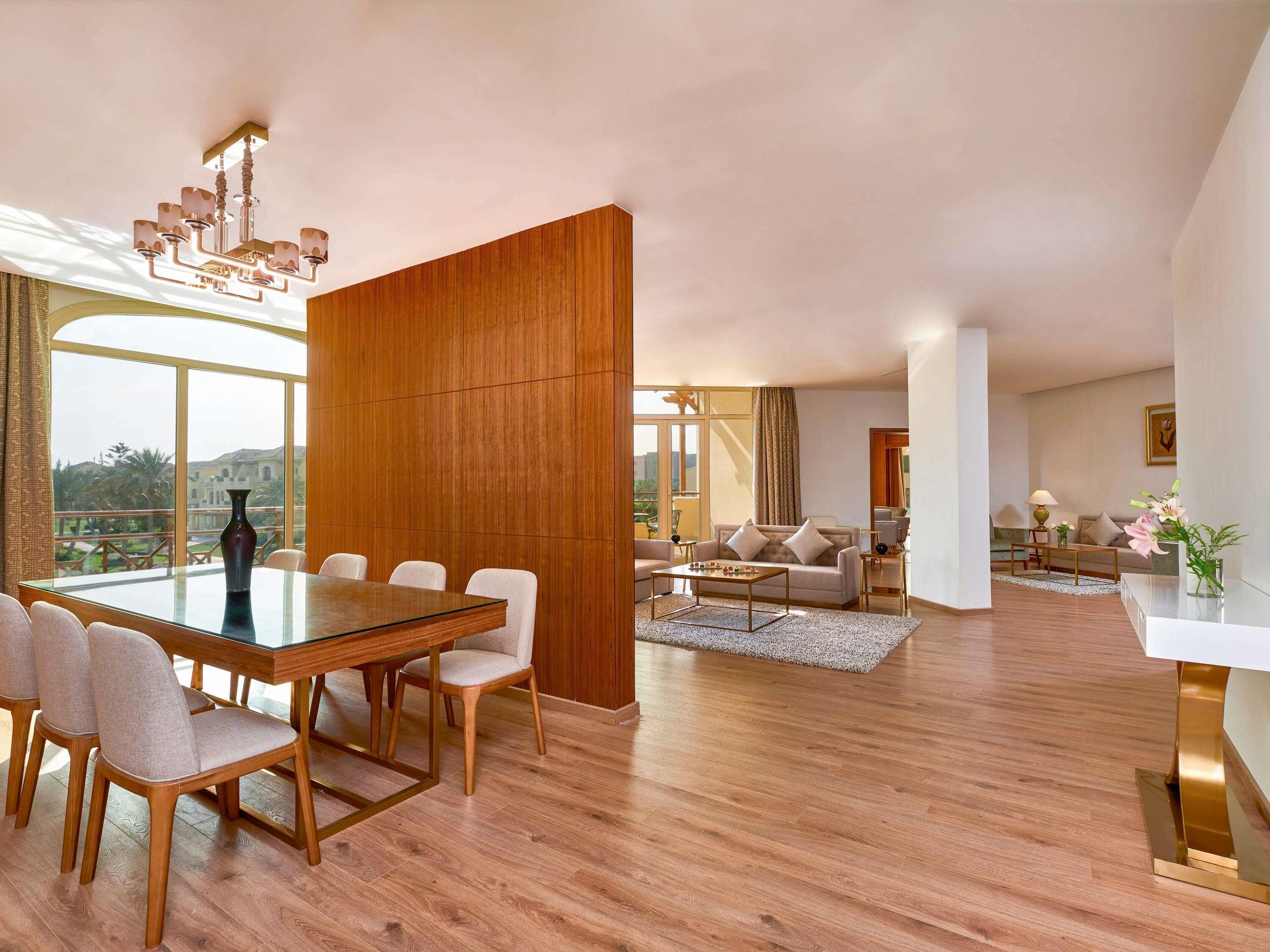 Presidential-Suite, Mehrere Betten, Poolblick | Hochwertige Bettwaren, Betten mit Memory-Foam-Matratzen, Minibar