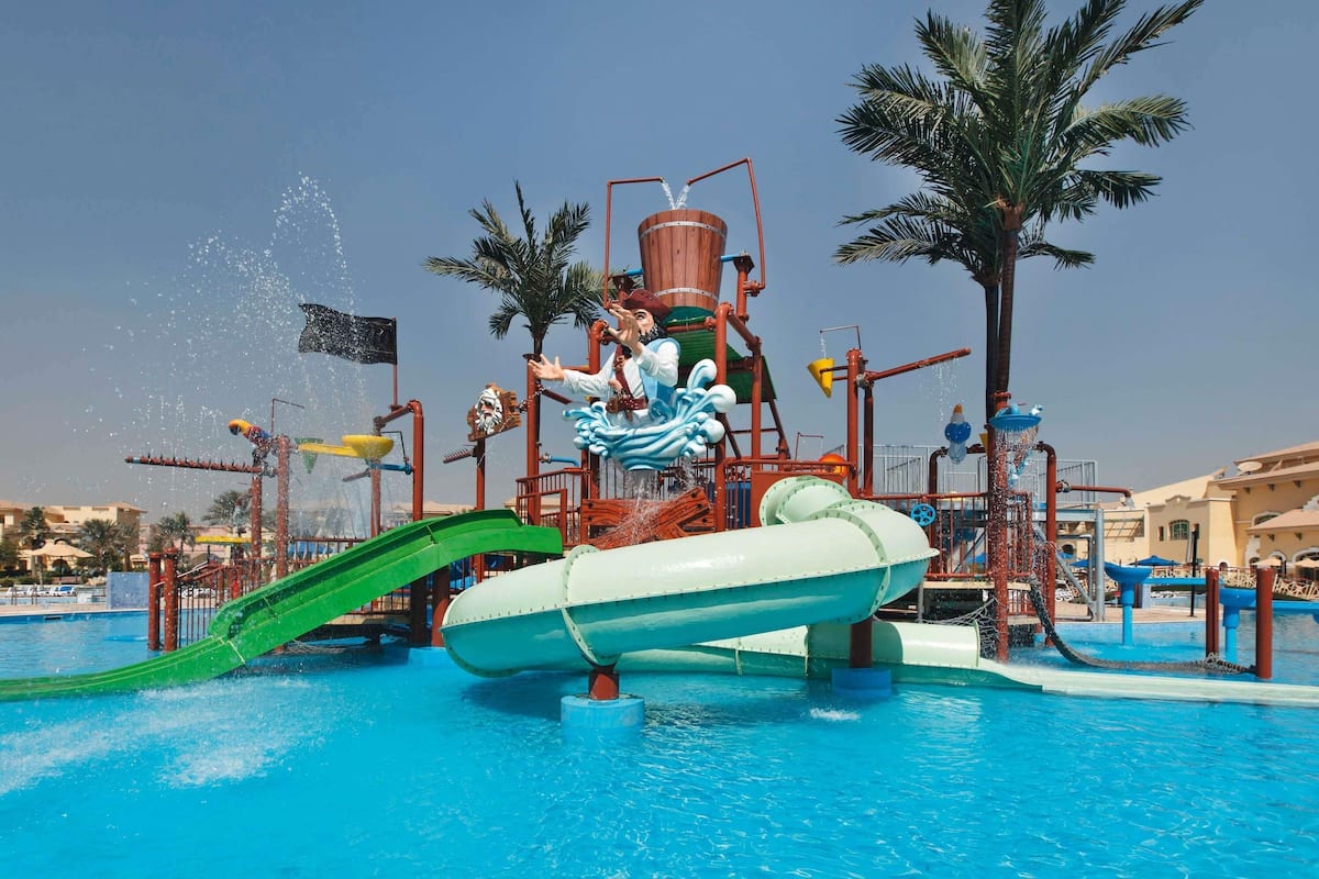 Hochwertige Bettwaren, Betten mit Memory-Foam-Matratzen, Minibar