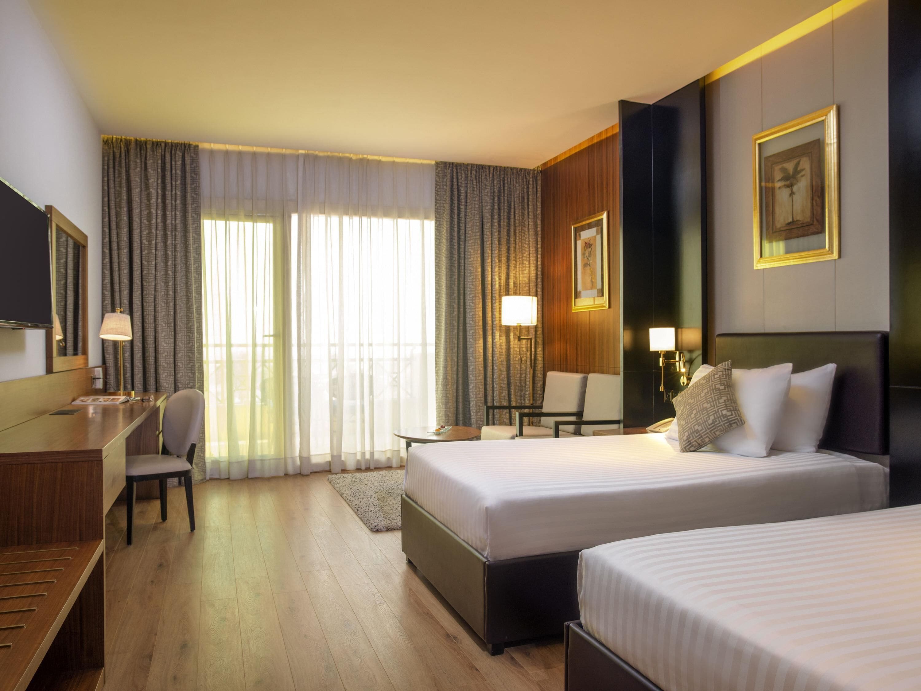 Hochwertige Bettwaren, Betten mit Memory-Foam-Matratzen, Minibar