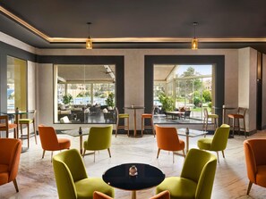 Bar (on property) - Mövenpick Hotel Cairo - Media City (6th of October City)