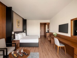 Ropa de cama de alta calidad, camas con efecto memoria y minibar 