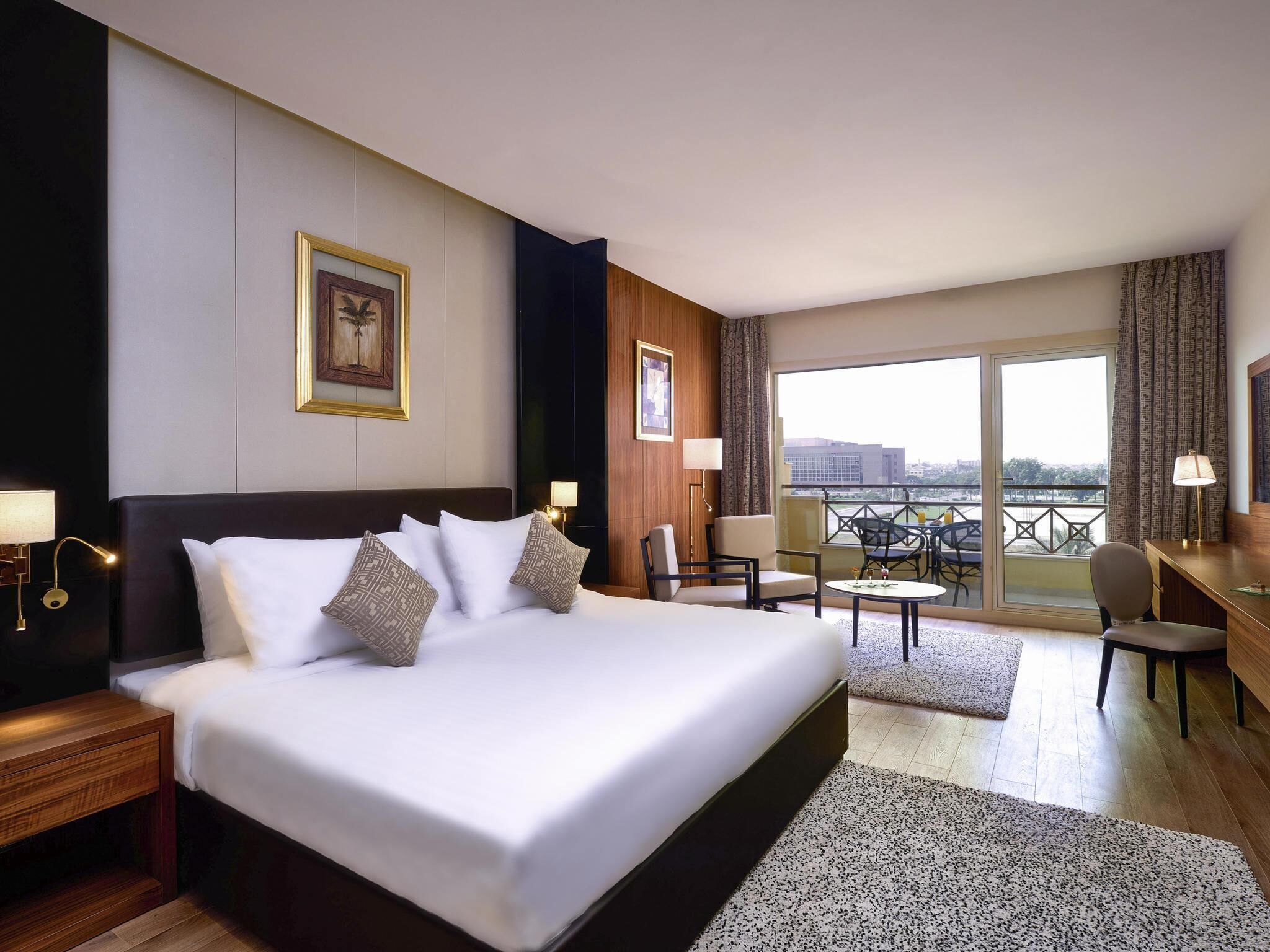 Executive Room, 1 King Bed, City View