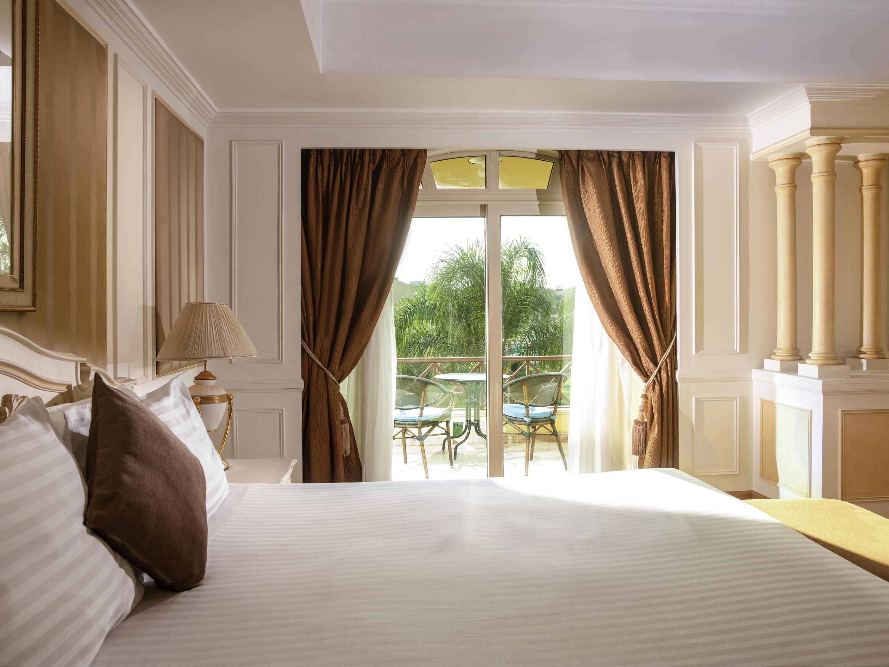 Villa Royal | Ropa de cama de alta calidad, camas con efecto memoria y minibar 