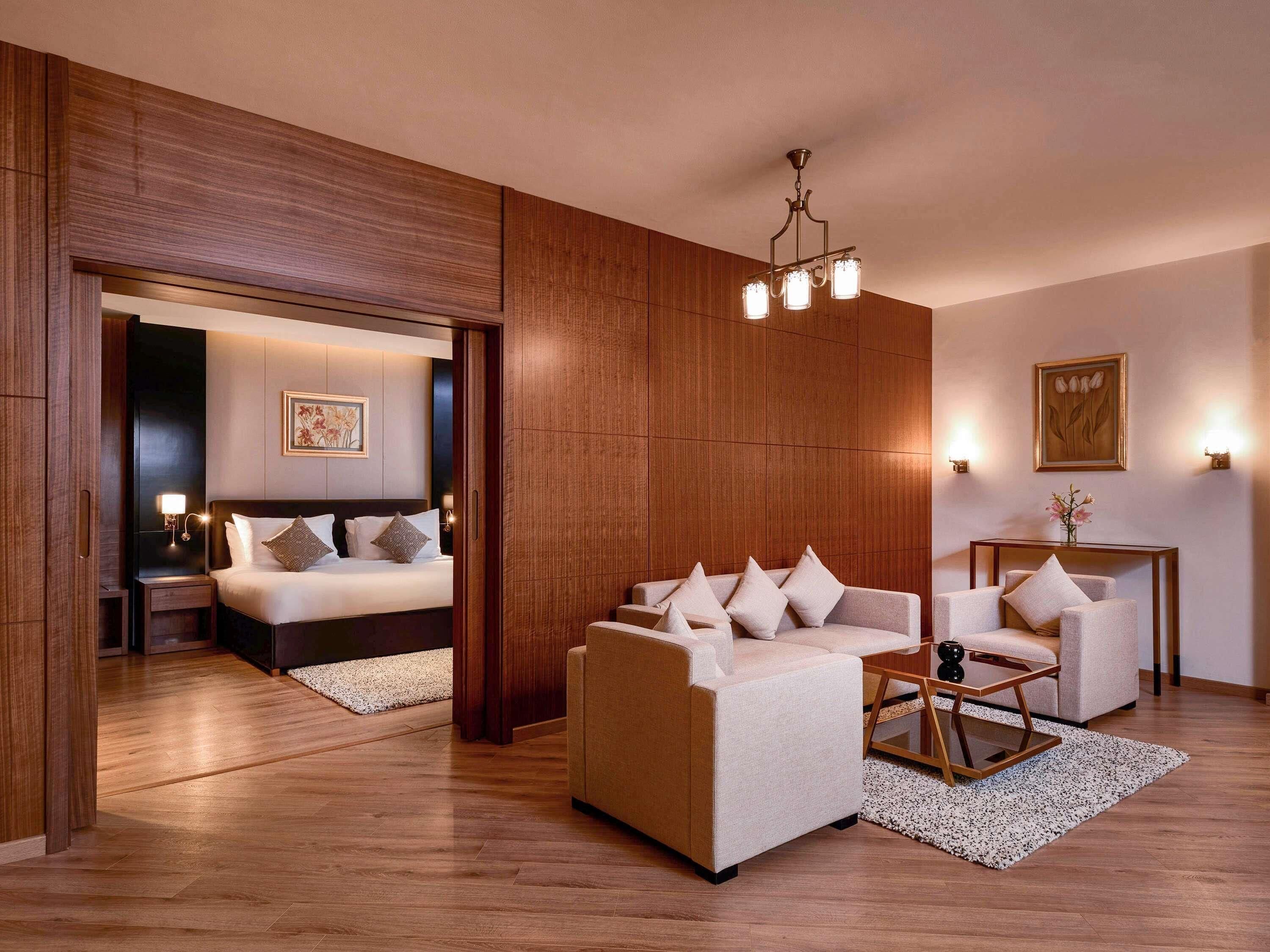 Literie de qualité supérieure, matelas mémoire de forme, minibar