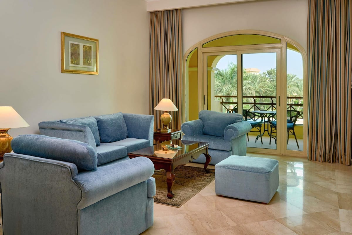 Literie de qualité supérieure, matelas mémoire de forme, minibar