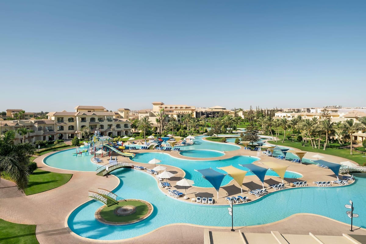 Hochwertige Bettwaren, Betten mit Memory-Foam-Matratzen, Minibar