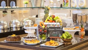 Bữa sáng buffet hàng ngày với phụ phí nhỏ 