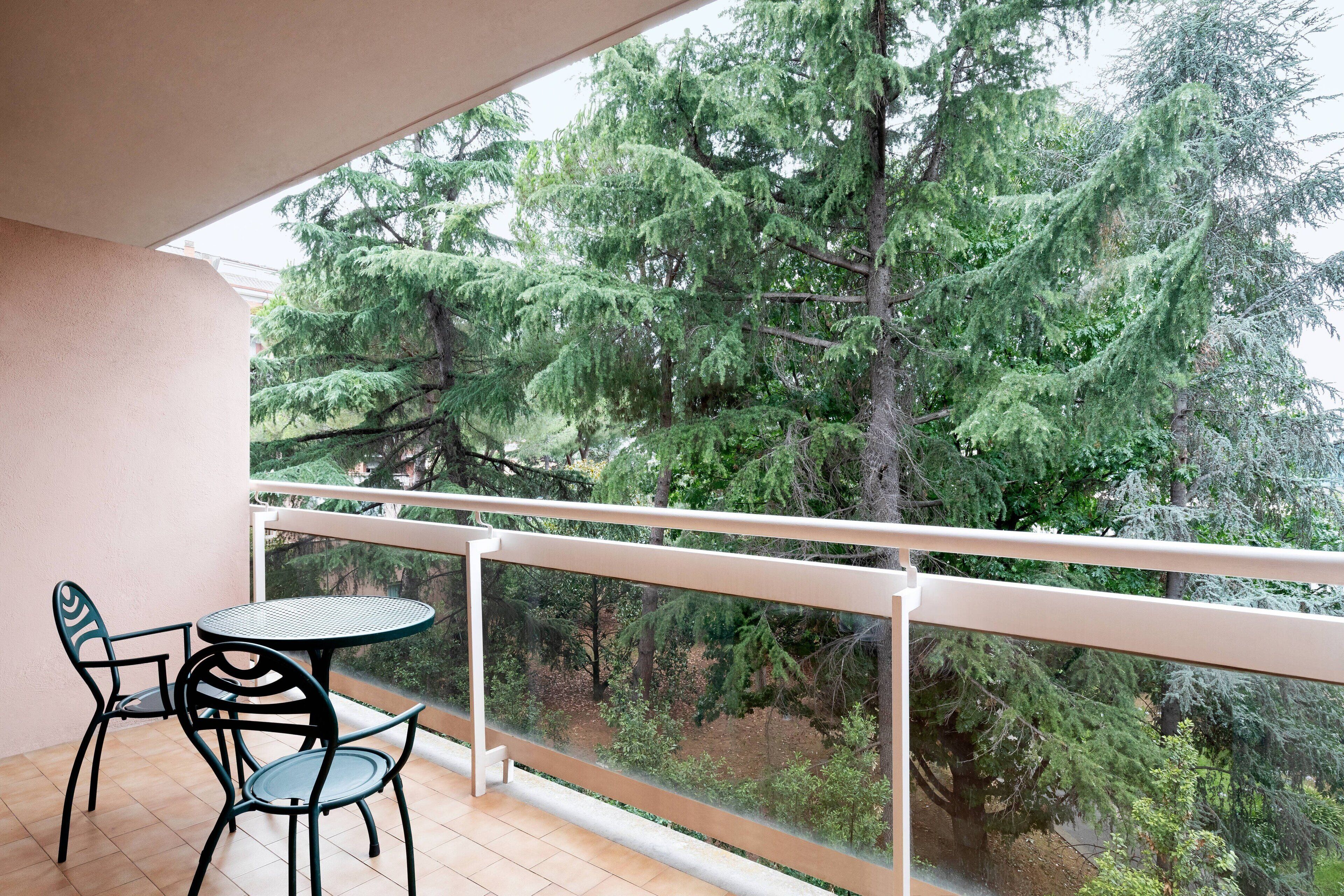 premium bedding, in-room safe, desk, blackout curtains