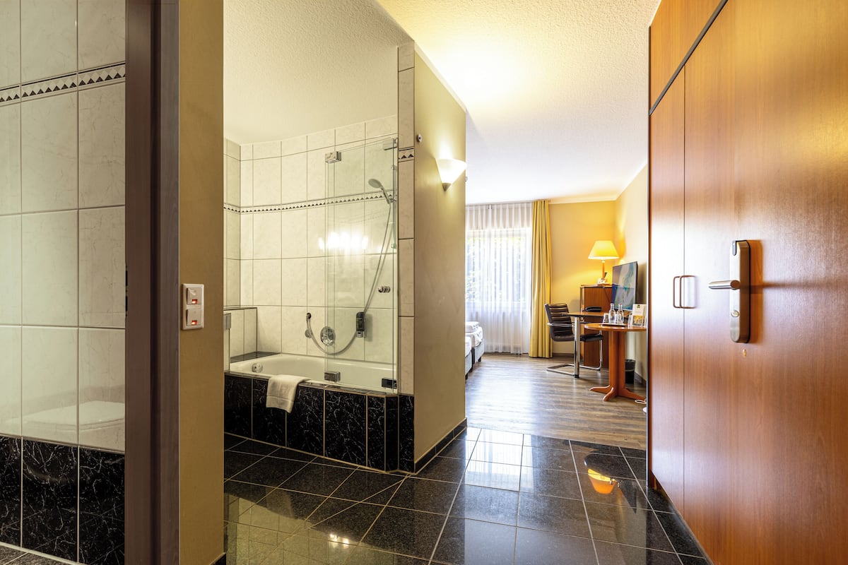 Standard Double or Twin Room | Desk, blackout drapes, soundproofing, iron/ironing board