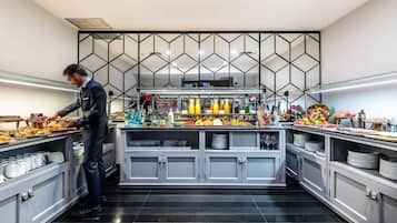 Se ofrece un desayuno bufé (22 EUR por persona)
