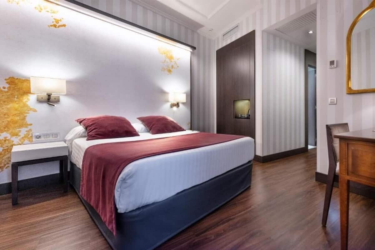 Camera doppia, 1 letto matrimoniale (Inner View) | 1 camera, minibar, una cassaforte in camera, con stile personalizzato