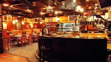 3 bars/lounges