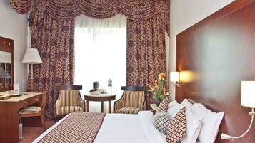 Minibar, una cassaforte in camera, una scrivania, tende oscuranti