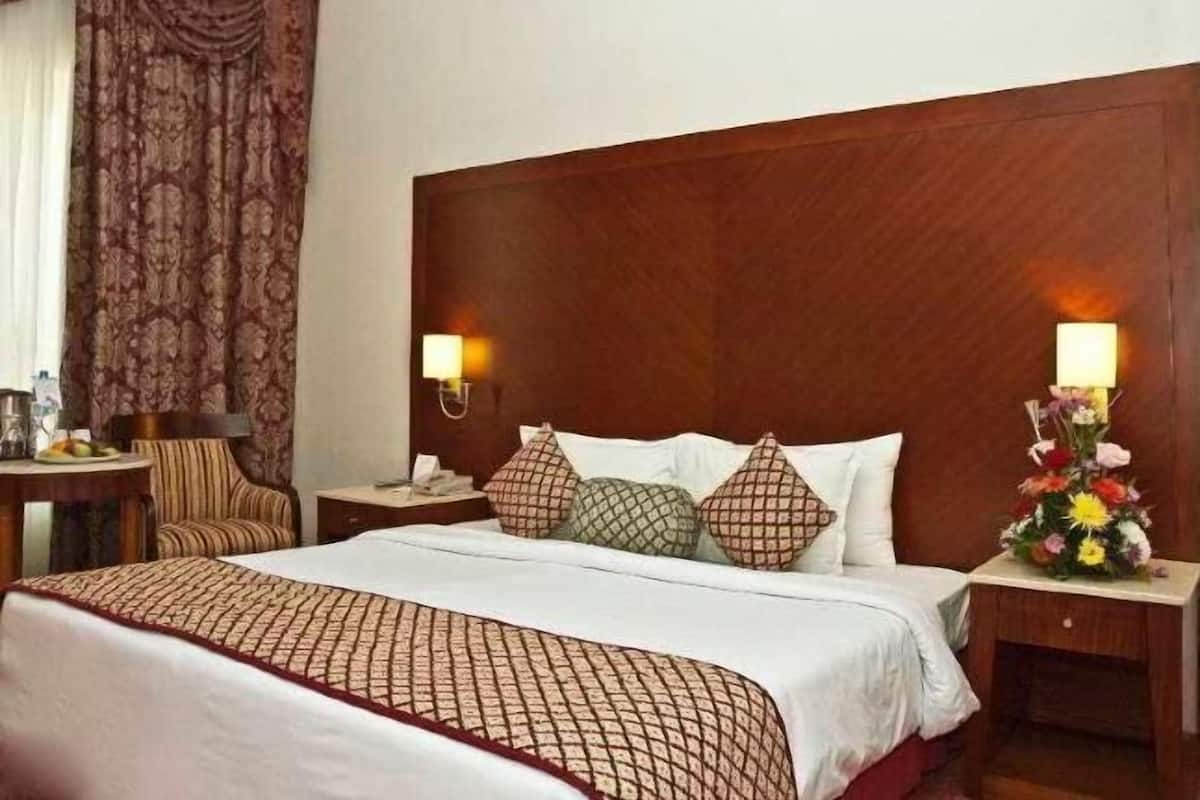 Minibar, in-room safe, desk, blackout drapes