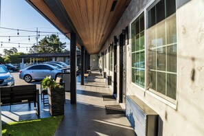 Interior - Monterey Surf Inn (Monterey)