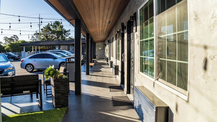 Monterey Surf Inn