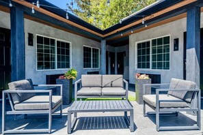 Terrace/patio - Monterey Surf Inn (Monterey)