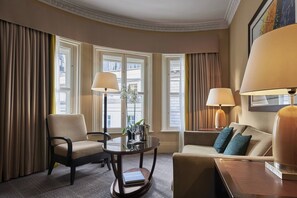Executive Suite, 1 Bedroom, Corner | Premium bedding, memory foam beds, minibar, in-room safe