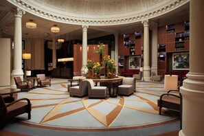 Breakfast, lunch and dinner served - Threadneedles, Autograph Collection (London)