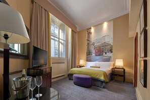 Deluxe Suite, 1 Bedroom | Premium bedding, memory foam beds, minibar, in-room safe