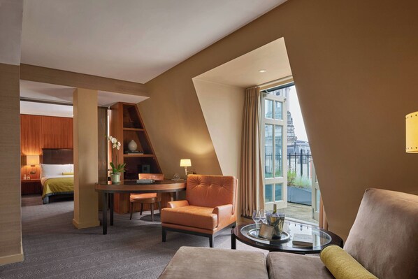 Deluxe Suite, 1 Bedroom | Living area | Flat-screen TV - Threadneedles, Autograph Collection (London)