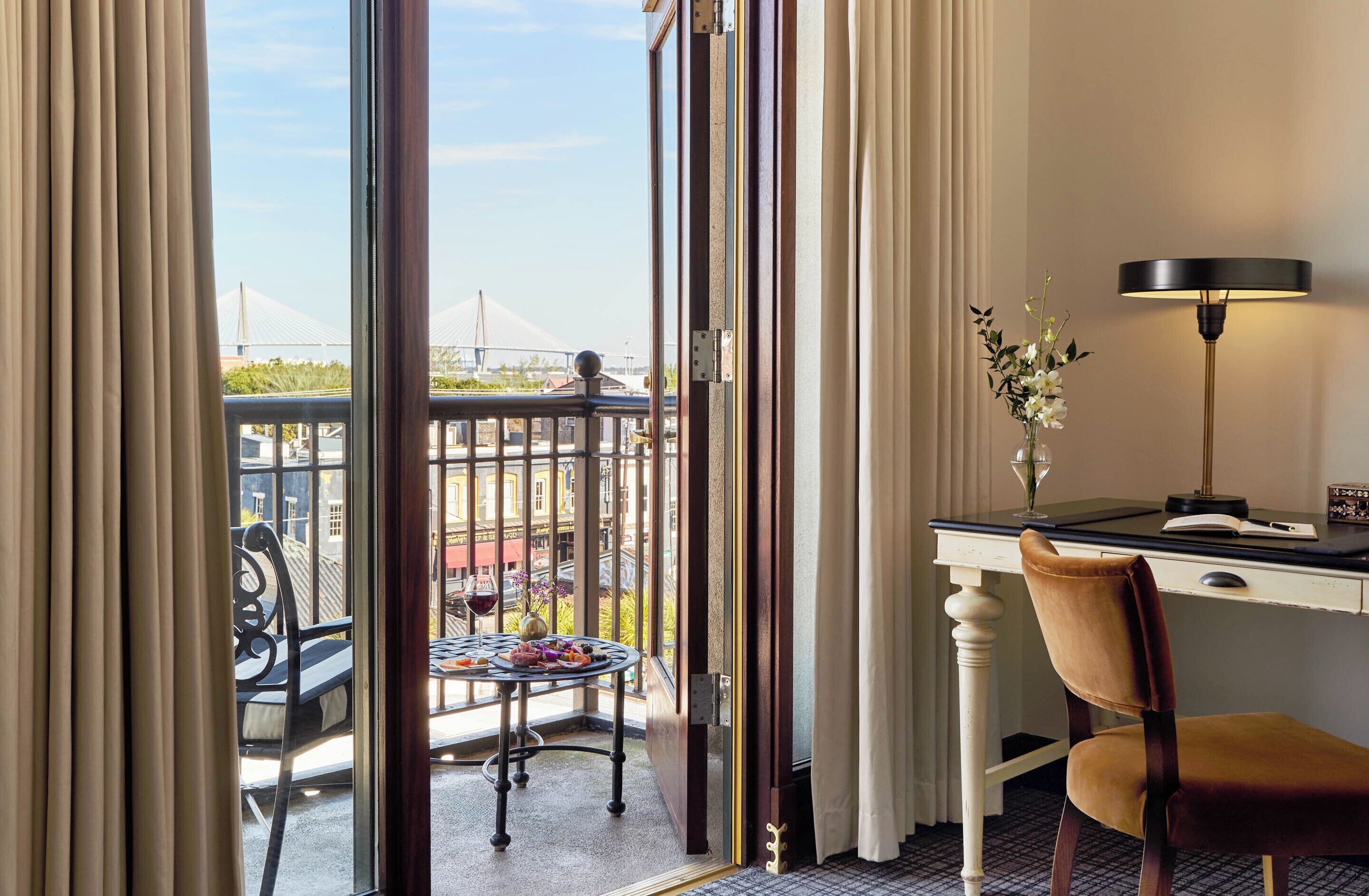 Suite, 1 King Bed, Balcony