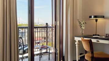 Suite, 1 King Bed, Balcony