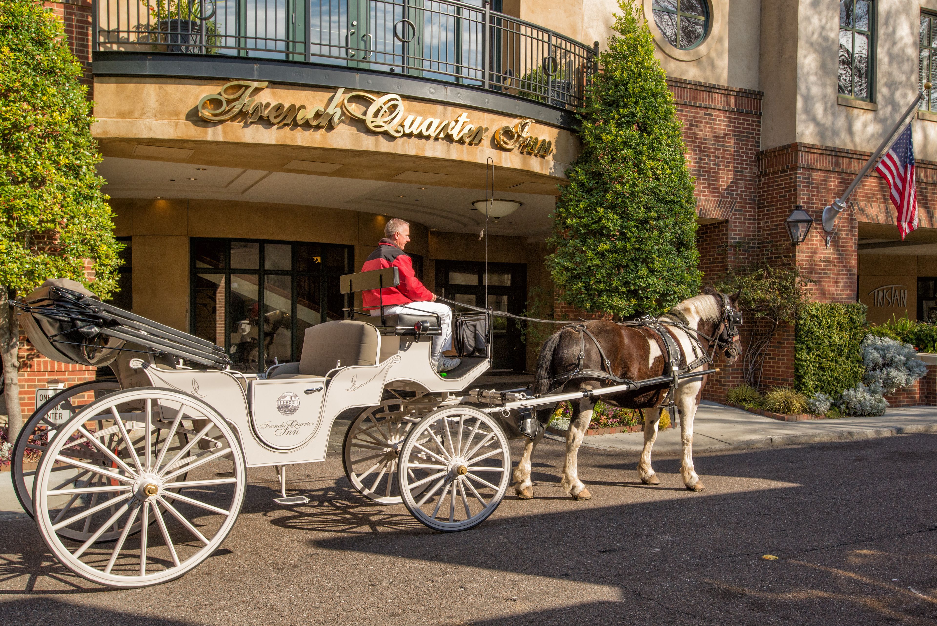 frette italian sheets, premium bedding, in-room safe, desk