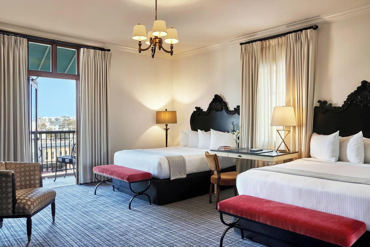 Grand Suite, Balcony (Market View)