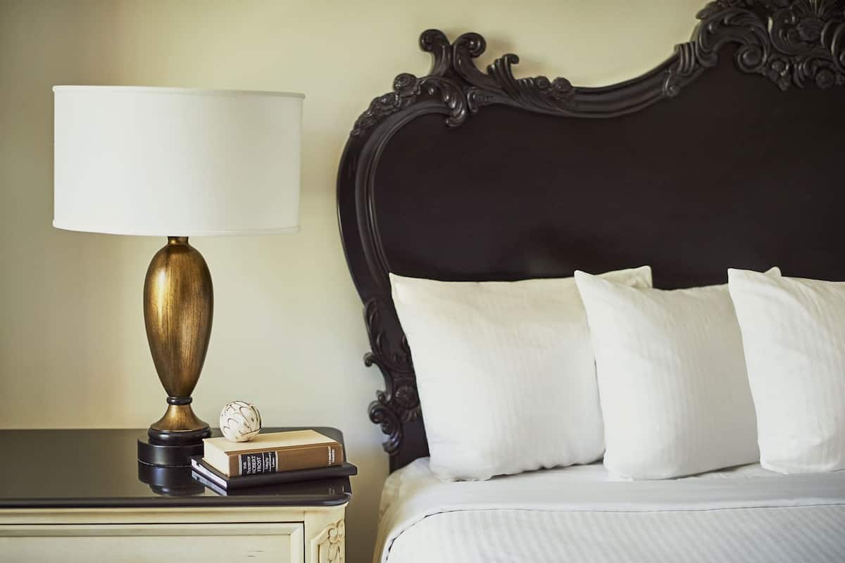 Frette Italian sheets, premium bedding, in-room safe, desk