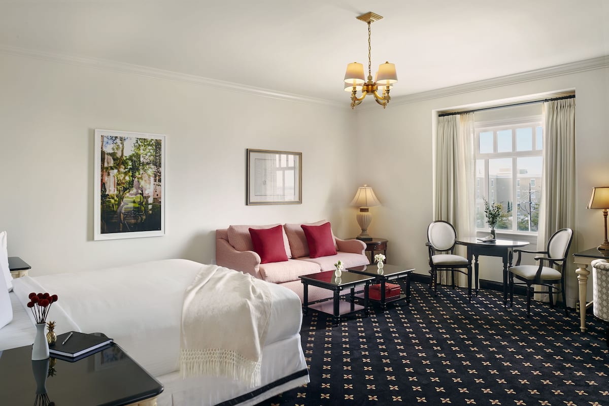 Junior Suite, 1 King Bed | Frette Italian sheets, premium bedding, in-room safe, desk