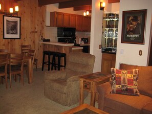 Condo, 3 Bedrooms | Living area