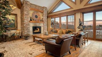 Superior Penthouse, Multiple Beds, Mountain View (Four Bedroom Penthouse Residence) | Premium bedding, pillow-top beds, in-room safe, desk