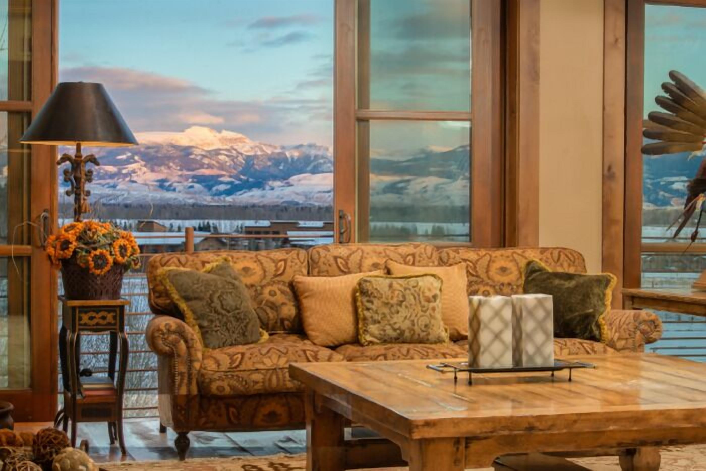 Penthouse Supérieur, plusieurs lits, vue montagne (Four Bedroom Penthouse Residence) | Coin séjour | Télévision à écran plat, station d'accueil iPod