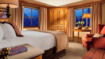 Premium bedding, pillowtop beds, in-room safe, desk