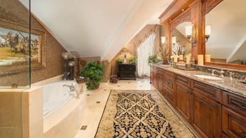 Four Bedroom Penthouse Residence | Bathroom | Designer toiletries, hair dryer, bathrobes, towels