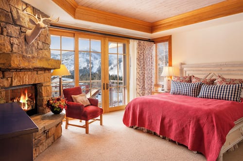Superior Suite, Multiple Beds, Mountain View, Slope side | Premium bedding, pillow-top beds, in-room safe, desk