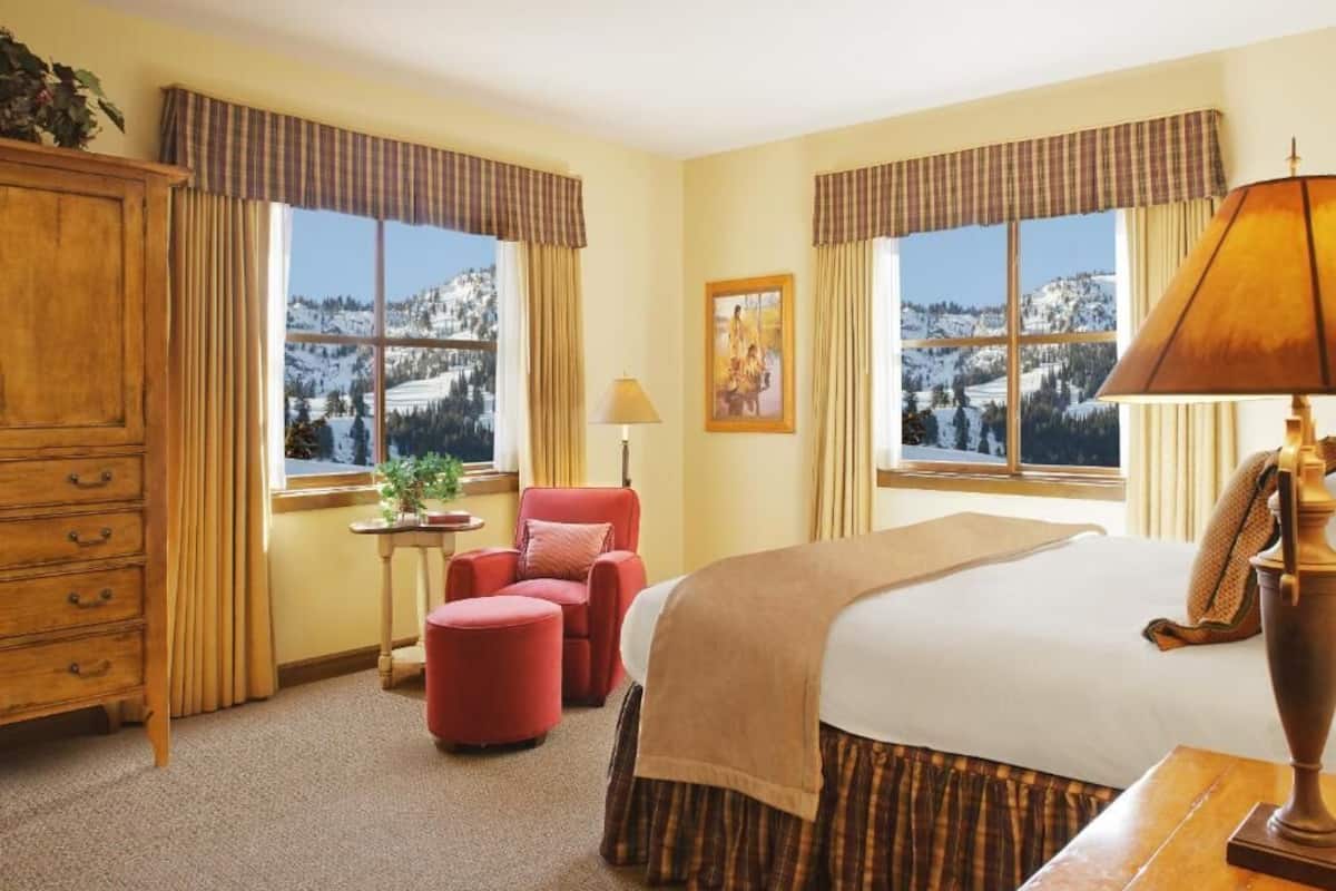 1 bedroom, premium bedding, pillow-top beds, in-room safe