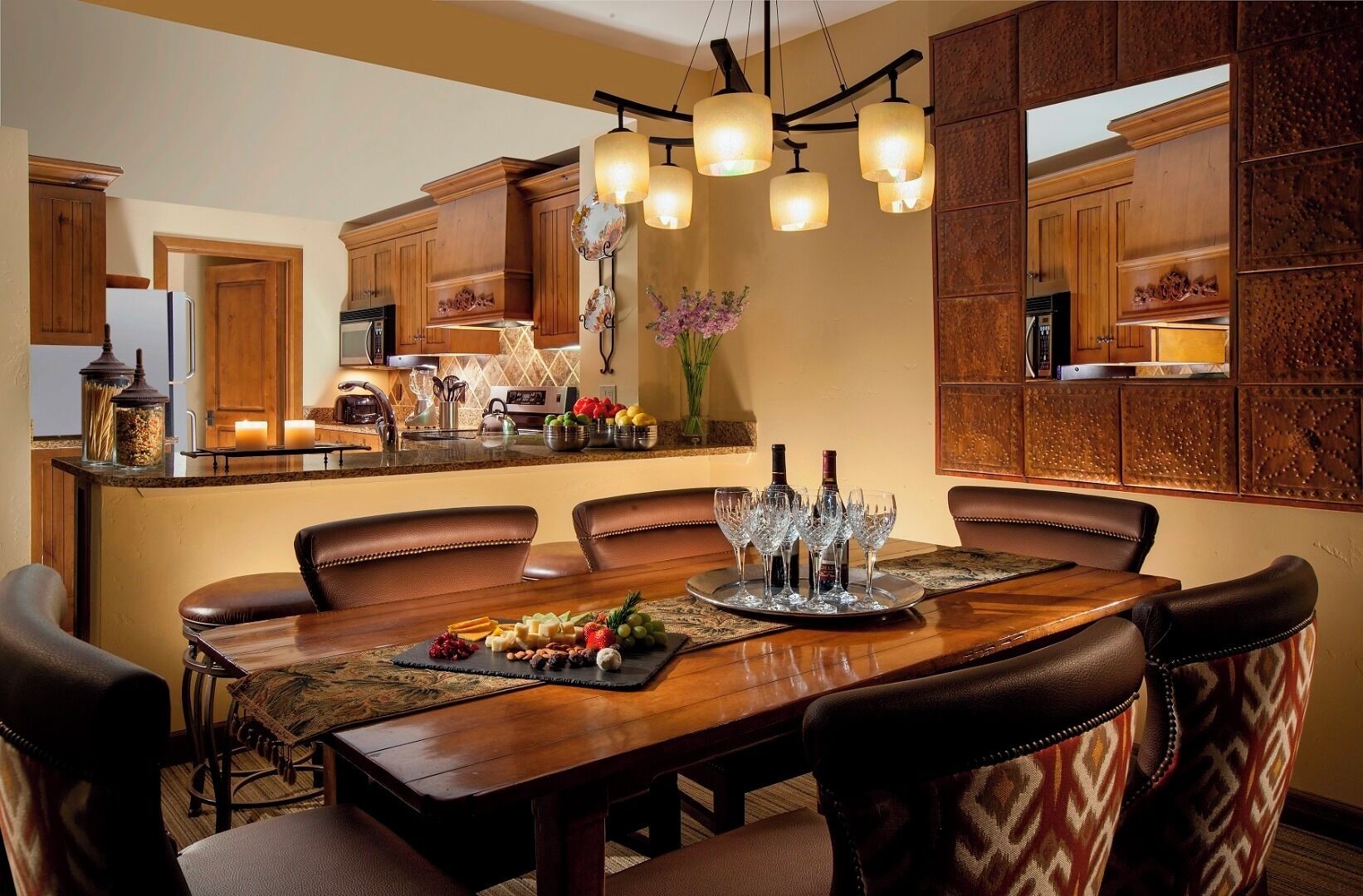 高档床上用品、加厚床垫、客房内保险箱、办公桌