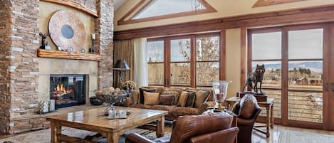 Superior-Penthouse, Mehrere Betten, Bergblick (Four Bedroom Penthouse Residence) | Wohnbereich