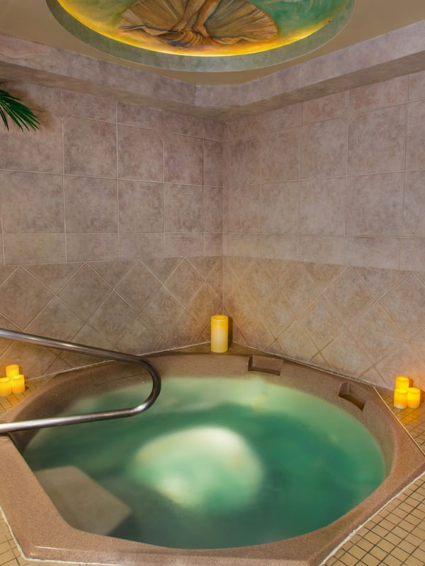 Couples treatment rooms, sauna, hot tub, steam room, body treatments