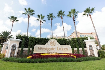 Hotel entrance at Westgate Lakes Resort & Spa Universal Studios Area
