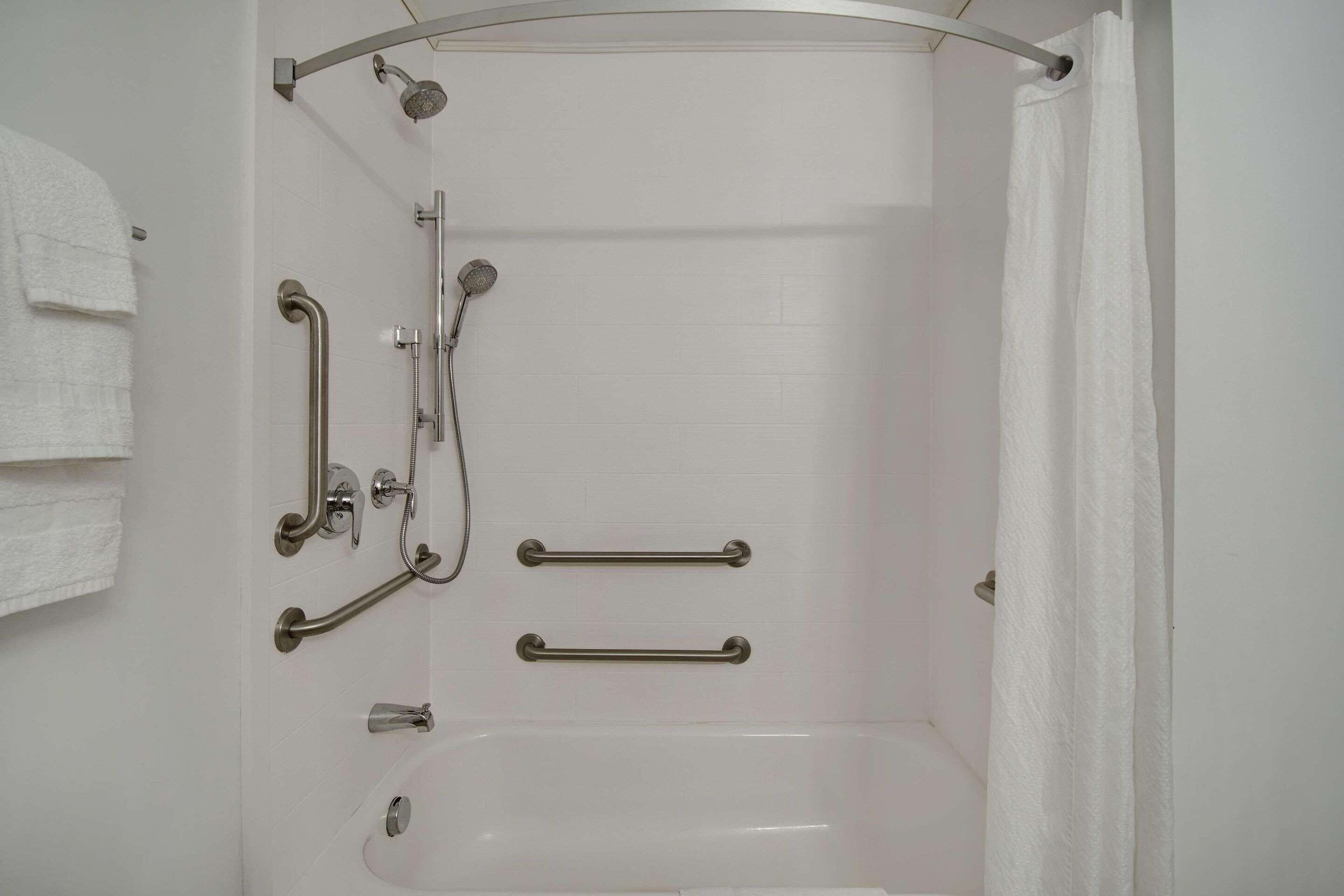 combined shower/bathtub, free toiletries, hair dryer, towels