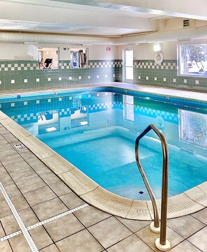 Una piscina cubierta