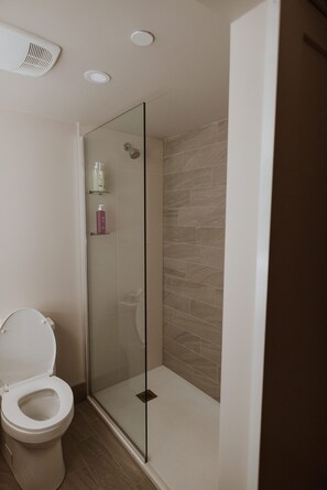 Bathroom shower - Coast Nisku Inn & Conference Centre (Nisku)