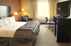 Desk, blackout drapes, soundproofing, iron/ironing board - Coast Nisku Inn & Conference Centre (Nisku)