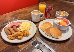 Free daily buffet breakfast - Coast Nisku Inn & Conference Centre (Nisku)