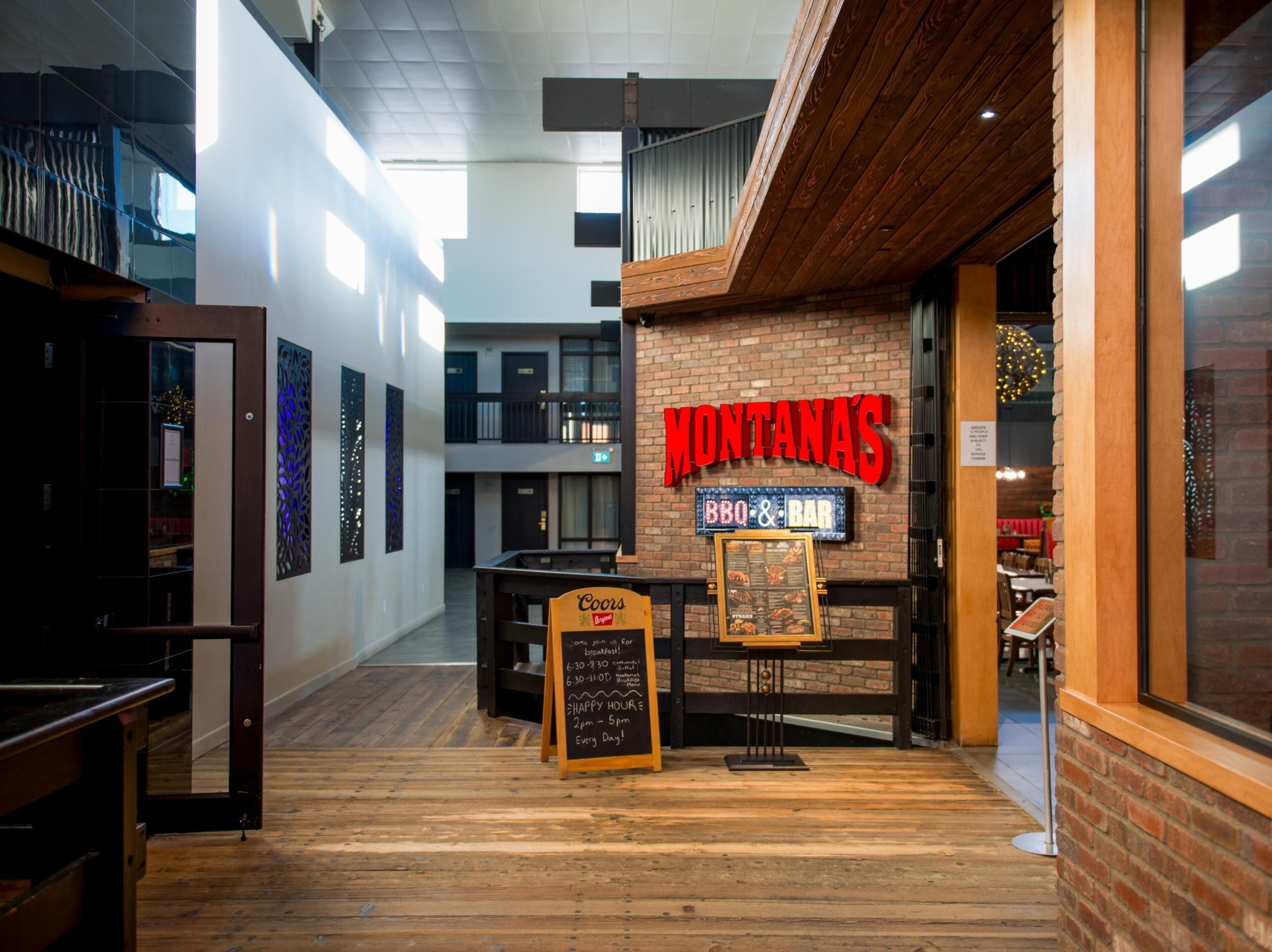 供应早餐、午餐和晚餐