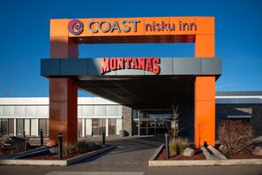 Exterior - Coast Nisku Inn & Conference Centre (Nisku)